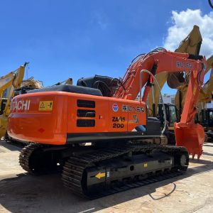 19.4 Ton Hitachi ZX200 Excavator With 800 Hours And ISUZU Engine