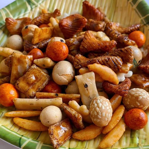 Quality High Temperature Baking Rice Cracker Snacks Mixed Peanut Custom Service for sale