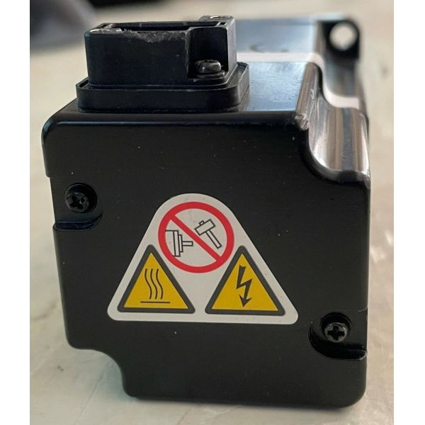 Yaskawa SGMAV-01A3A2C AC SERVO MOTOR 100W 200V 3000RPM 0.91A NEW