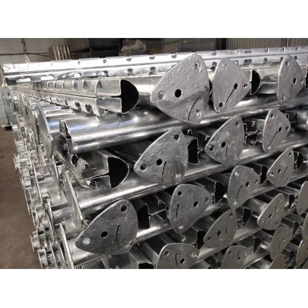 1.8 M High 3d Curved Metal Welded Steel Iron Wire Mesh Fencing