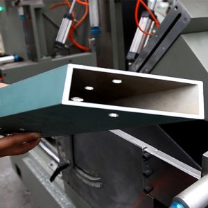 CNC ALUMINUM WINDOW DOOR MACHINE DOUBLE HEAD CUTTING SAW