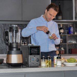 OEM Lifepo4 Solar Generator Portable Solar Panels For Lithium Batteries