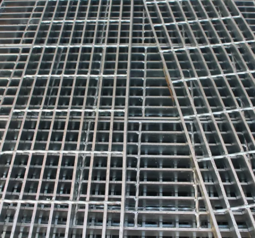 Hot-DIP Galvanized Steel Grating with 3mm-7mm Thickness and 30mm-40mm Pitch for Heavy Duty Applications