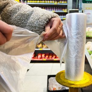 Embossing Surface PE Plastic Food Bags On A Roll For Food Storage And Packaging