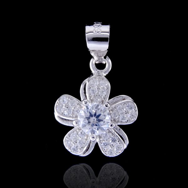 Oem Design 925 Silver Cubic Zirconia Pendant / Beautiful Flower Shaped Pendant
