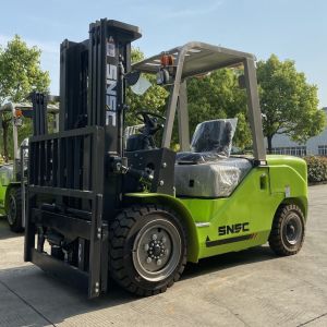 Montacargas 4 Ton Diesel Forklift with Bale Clamp Attachment and Lifting Height