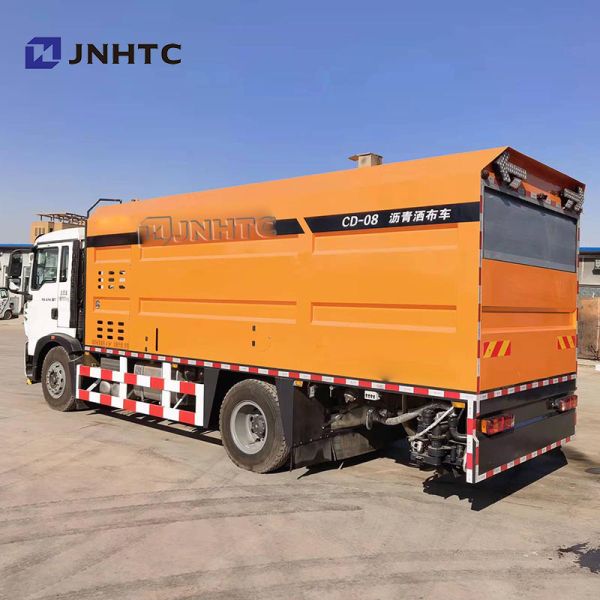 Quality HOWO A7 H5 8cbm Intelligent asphalt sprayer truck 4x2 Driven for sale