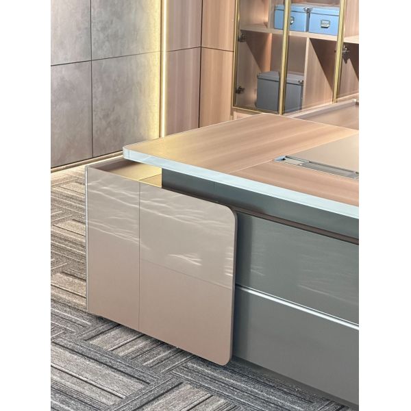 North American Straight Grain Walnut Boss Desk And Chairs Complete Set