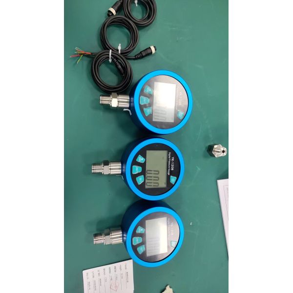 Quality Digital Manometer with Pressure Averaging Function Differential Pressure Gauge for sale
