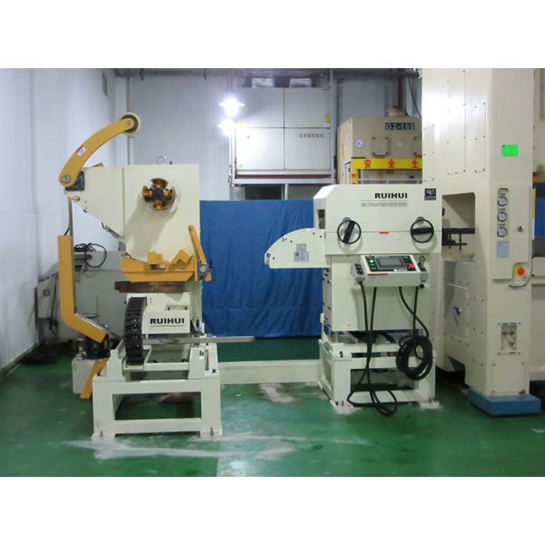 Punch Press Leveling Decoiler Straightener Feeder Machine Sheet Metal Flattening