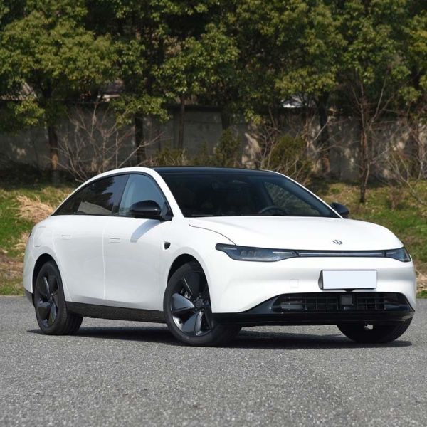 Manual Gearbox High Speed EV Black White Sedan for Adults Customized Request