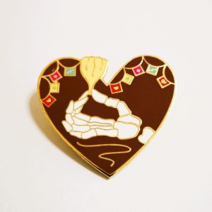 Iron Heart Shaped Stamped Custom Hard Enamel Pins With Gold Plating And Double