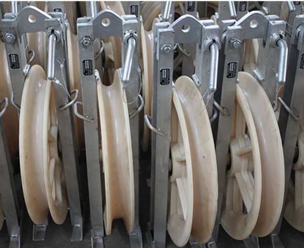 Galvanized Steel Frame Overhead Line Construction Tools Nylon Pulleys 660 *