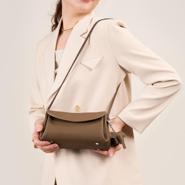 Elevate Your Look with this Head Layer Soft Cowhide One-Shoulder Crossbody Bag