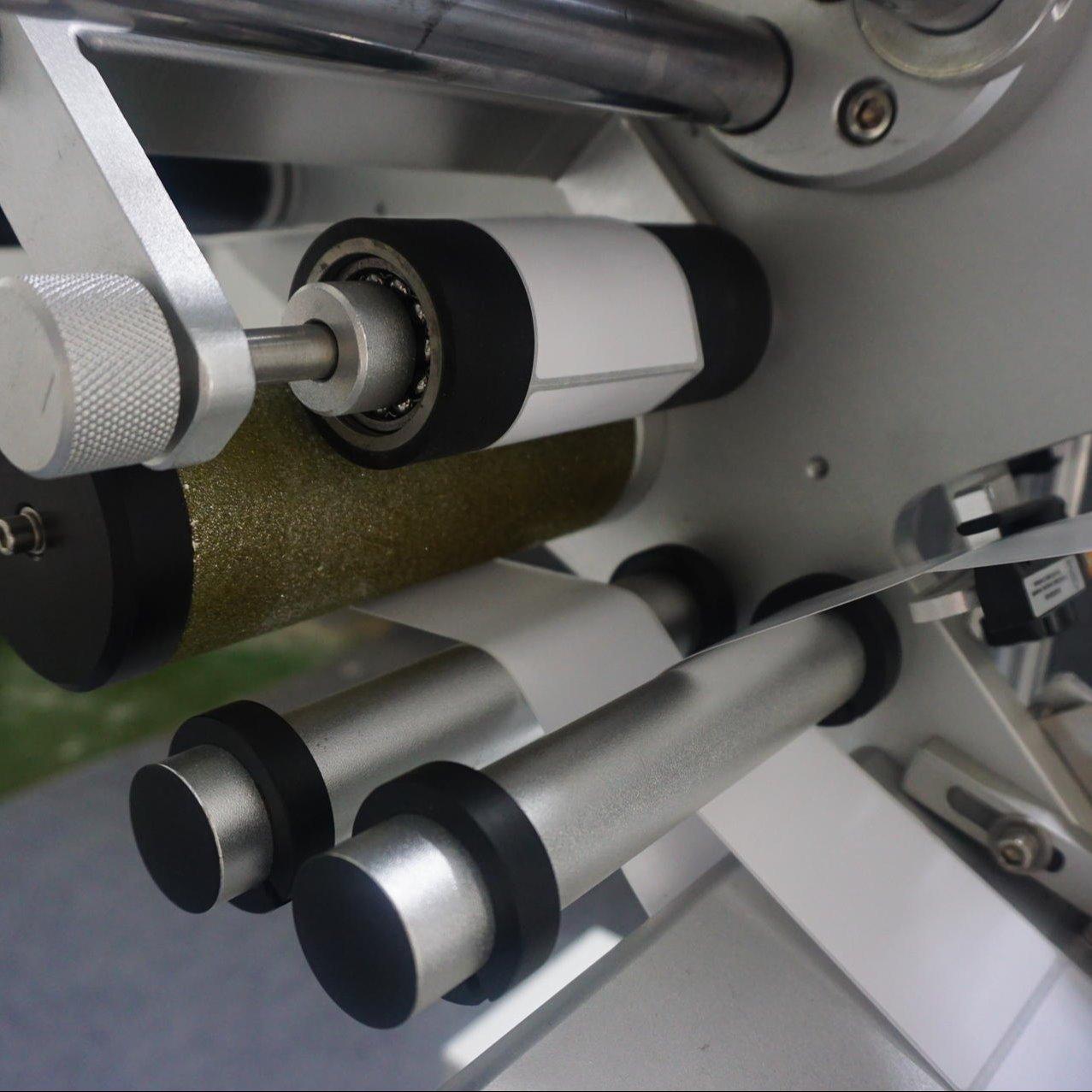 Automatic Cantilever Top Labeling Machine PLC Control For Flat Surface Applications