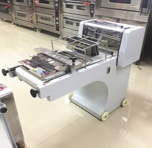 Quality Multifunctional Toast Square Shaping Machine Semi - Automatically for sale