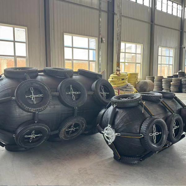Pneumatic Rubber Fender Lightweight Structure Excellent Pressure Resistance Easy Installation
