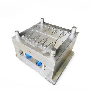 Sub Gate H13 HRC48-52 P20 Phone Cover Mold 100000 To 2000000 Shots