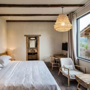 Southeast Asia Creative Rattan Chandelier Handicraft Lamp Design Natural island