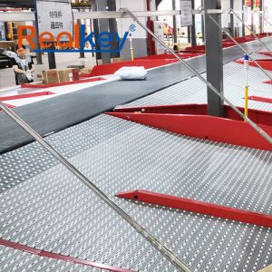 Efficient Plastic Modular Conveyor Low Noise Operation Easy To Clean