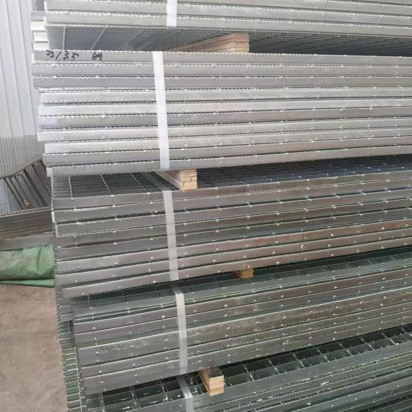 Windproof, corrosion-proof steel grating used in factory workshops
