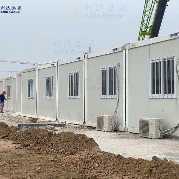 SGS Flat Pack Shipping Container Shockproof Emergency Accommodation Prefab Shipping Container Homes