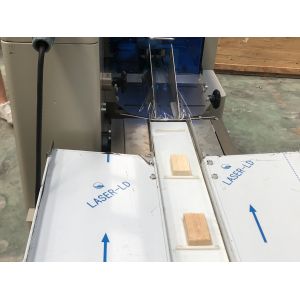 PLC Control Pillow Bag Packaging Machine With Double Frequency Inverter