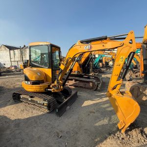 Mini Caterpillar 303.5 Used CAT 3ton Excavators Track Diggers With Side Swing