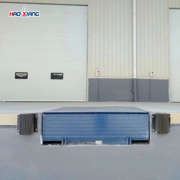 Quality Electric 8T-20T Elevating Dock Steel Hydraulic Dock Ramp Blue for sale