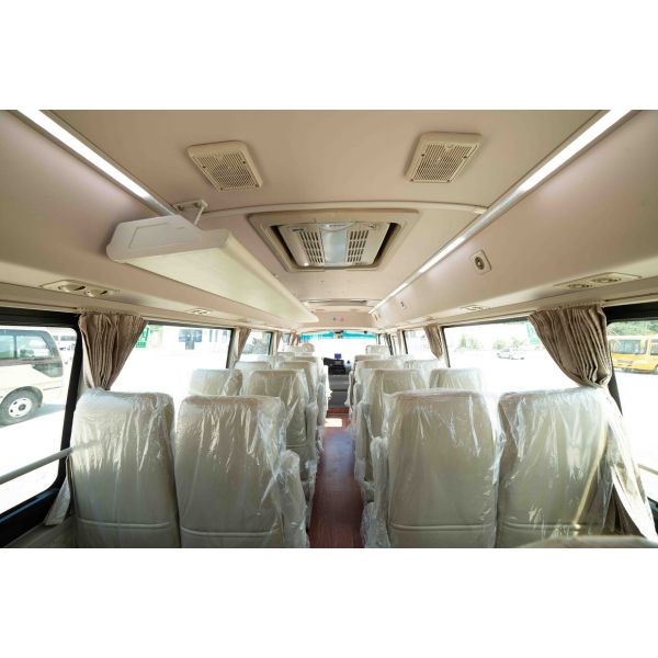 Large Space Medium City Bus , Cummins Engine 30 Seater Coach Long Distance