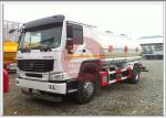Rigid Gas Delivery Truck , 4x2 Petrol Tanker Truck Rotproof Hose Turbo Charging