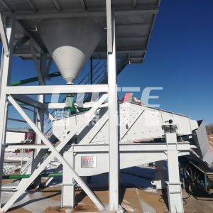 Carbon Steel Mineral Tailings Dewatering Vibrating Screen with Engine Core