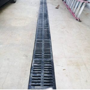 Clog-Resistant SMC Gully Grating with Optimized Drainage Design for High-Flow