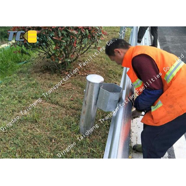 ISO9001 RMS Approved Safety Barriers , Wave Metal Highway Barriers On Roads