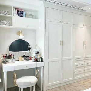 Modern Style Villa Bedroom Wooden Dressing Table with 8 Sliding Doors and Mirror