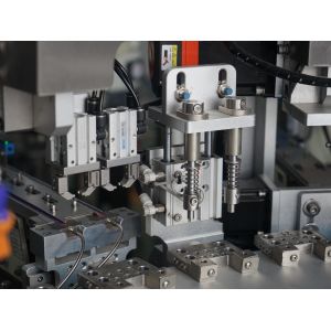 Automated assembly machine for blood collection needles with carousel operation,