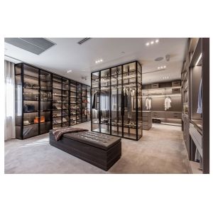 Villa Wooden Walk-in Wardrobe with Moisture Resistance and Customizable Design