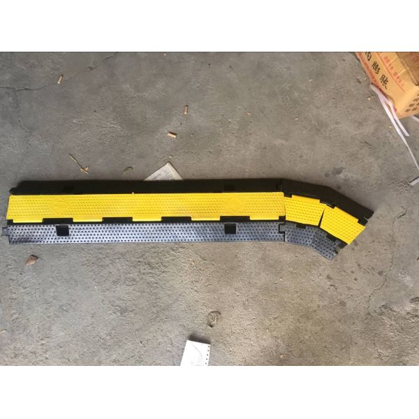 90 Degree Rubber Corner Cable Protector Ramp / 2 Channel Cable Protector
