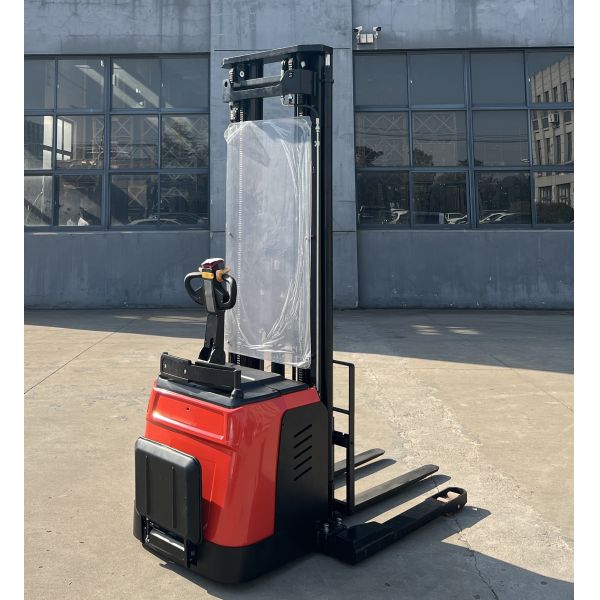 940/960 Kg Sturdy 1600/2000 Kg Capacity Electric Straddle Stacker Lift For Heavy