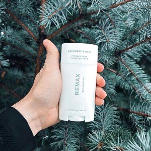 75g Oval-shaped and smooth sunscreen stick with odor-fighting properties