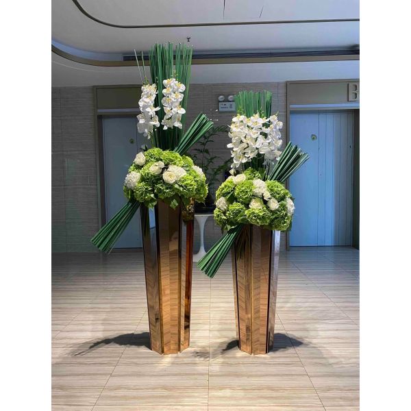 Golden Stainless Steel Outer Frame Planter Plant Bottle For Hotel