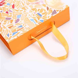 Luxprinters Luxury Packaging Box , Folding Magnetic Gift Box With Handle