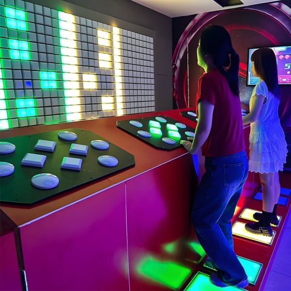 Interactive Push-Button Challenges Featuring Dynamic Construction Tasks