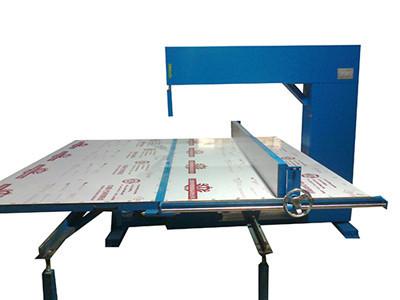 Quality Manual Vertical CNC Router Foam Cutting Equipment 1.74KW For Square Foam Block Cutting for sale
