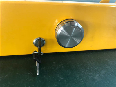 Galvanized Rustproof Trailer Wheel Clamp