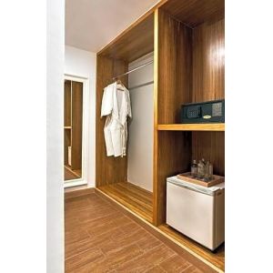 Modern Style Wooden Bedroom Closet Wardrobes with High End and Moisture