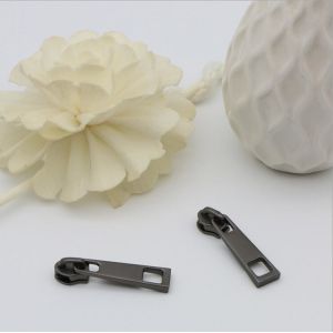 China Super quality handbag hardware decorative gunmetal color 3# square shape zipper puller with slider on sale