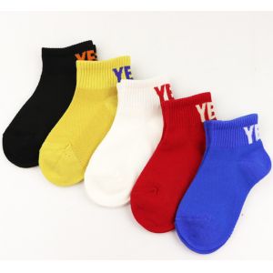 Popular Hosiery Kids Colorful Socks / Anti Bacterium Cool Kids Socks Customized
