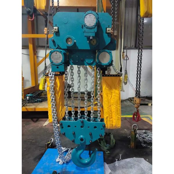 Explosion-proof chain pneumatic air hoist in industrial operation