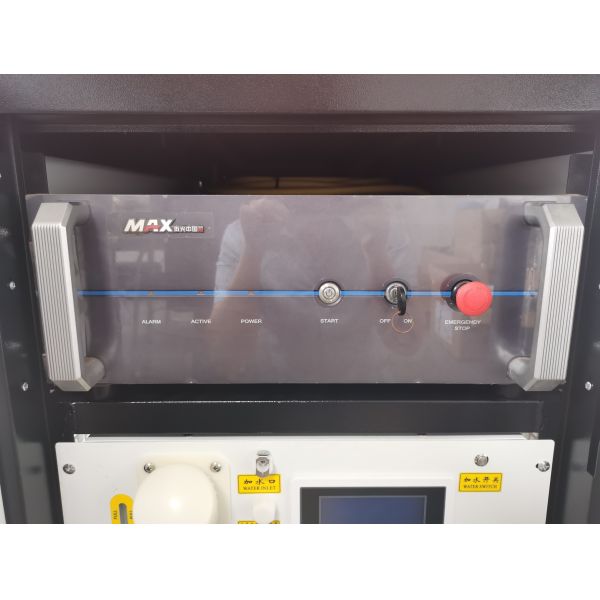 Auto Wire Feeder Handheld Laser Welder 120mm/S 2000W CW Fiber Laser Welding